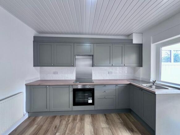 3 bed Semi-Detached to rent Image 12