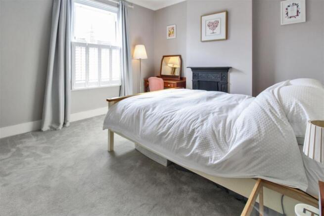 Bedroom 1.jpg