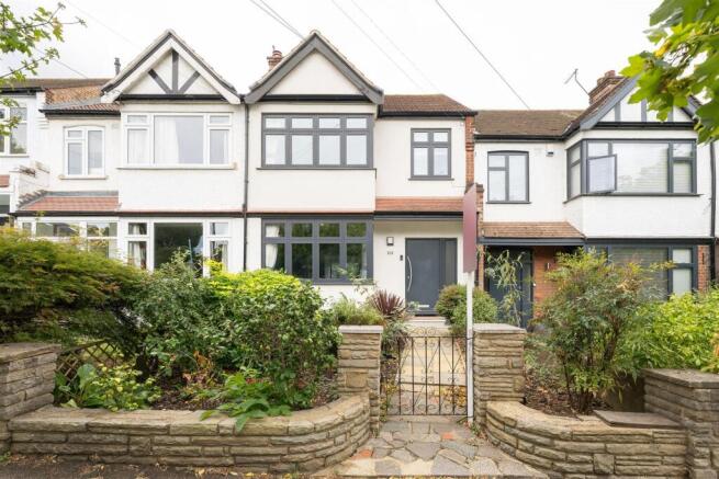 Waverley Avenue, E4