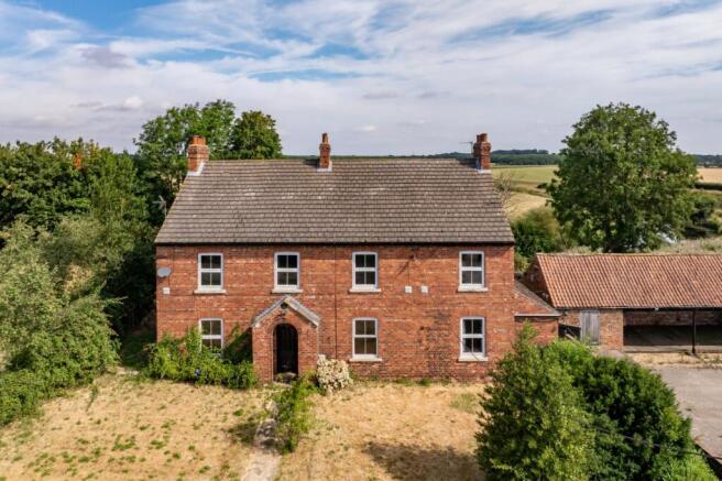 5 bed Detached for sale Image 4