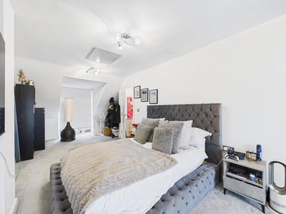 3 bed Terraced for sale Image 11