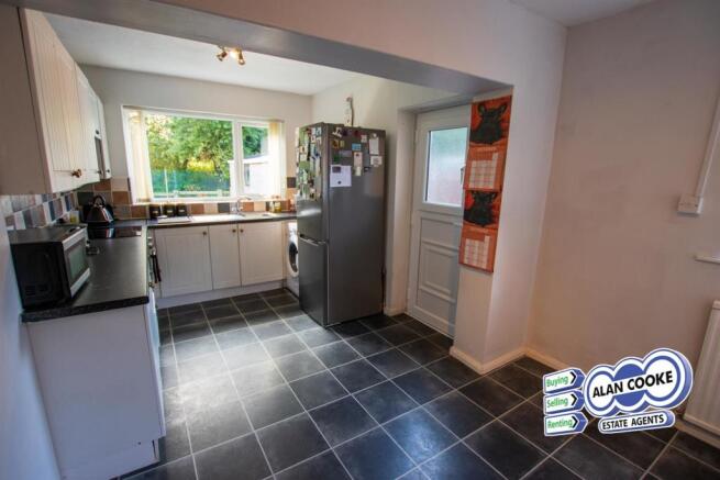 SUPERB DINING KITCHEN