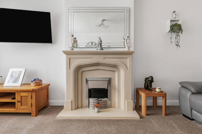4 bed Link Detached House for sale Image 4