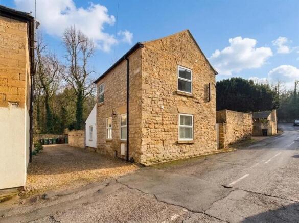 2 bed Detached for sale in leeds