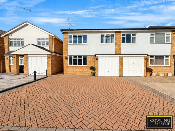4-bed semi-detached on Ozonia Avenue, Wickford, £450,000