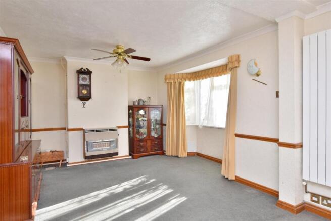 Lounge/ Dining Room