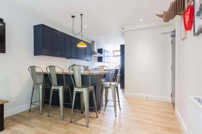 6 bed Flat to rent Image 7