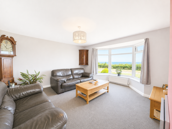 5 bed Detached for sale Image 7