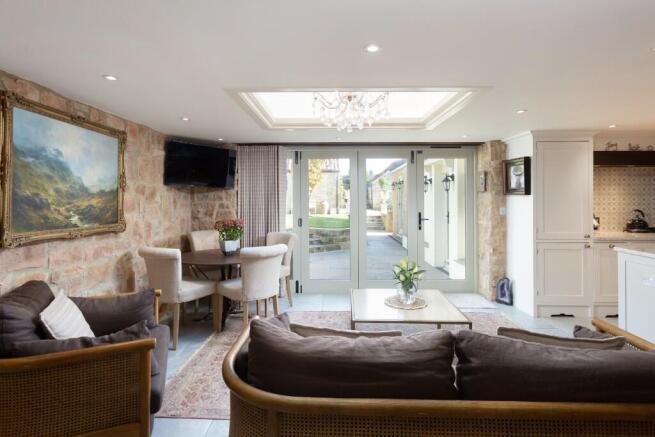 5 bed Detached to rent Image 6