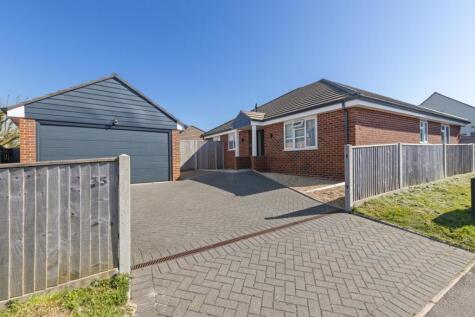 Claire Gardens, Clanfield