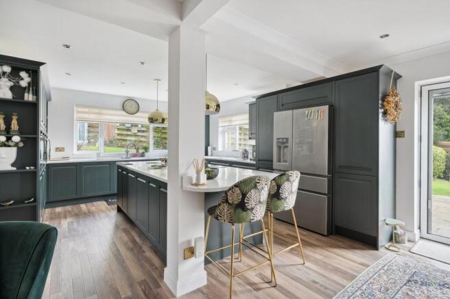 4 bed Detached for sale Image 11