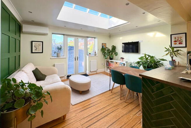 3 bed Terraced for sale Image 9