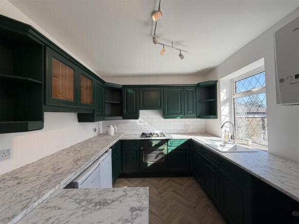 2 bed House for sale Image 6