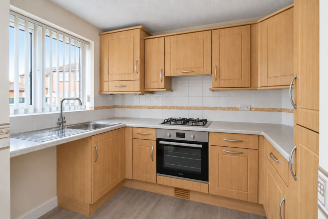 3 bed Semi-Detached to rent Image 5