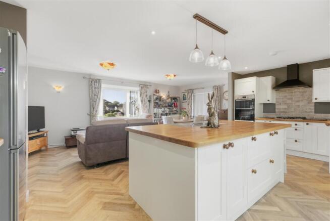 16 Kingfisher Crescent 9.jpg