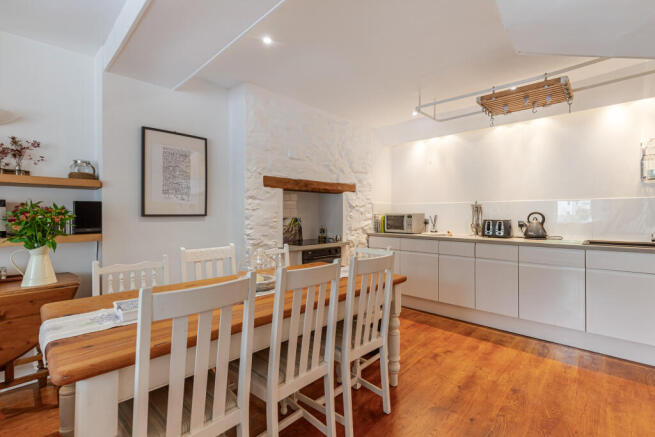 10 Kitchen Dining  69 South Ford Road Dartmouth - 