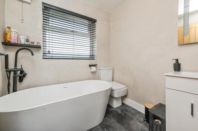 4 bed Semi-Detached for sale Image 12