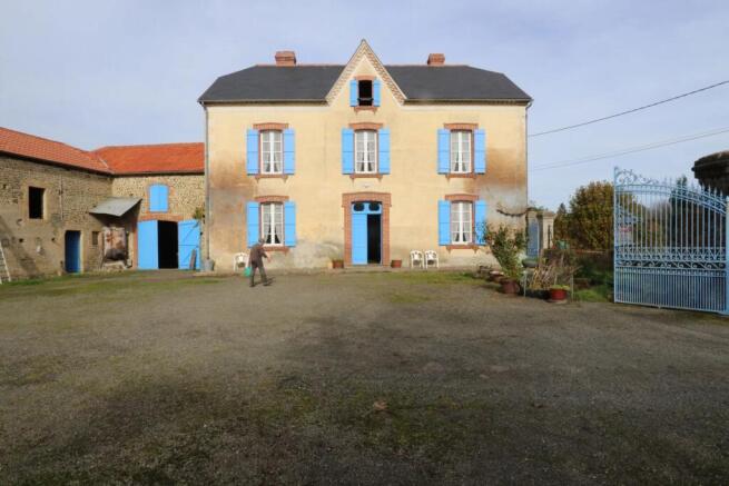 Photo 1