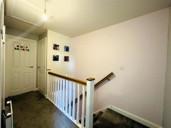3 bed Semi-Detached for sale Image 8