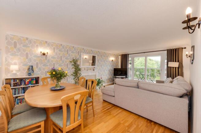 3 bed Flat for sale Image 10