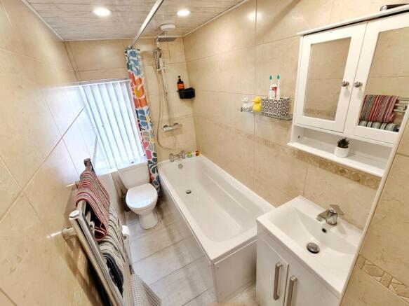 3 bed Town House for sale Image 9