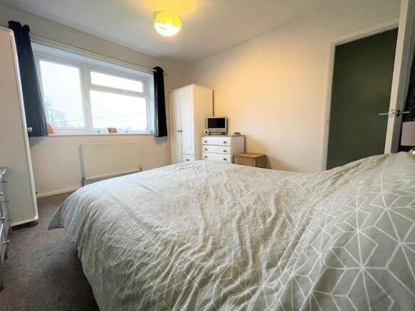 Master Bedroom Lo...