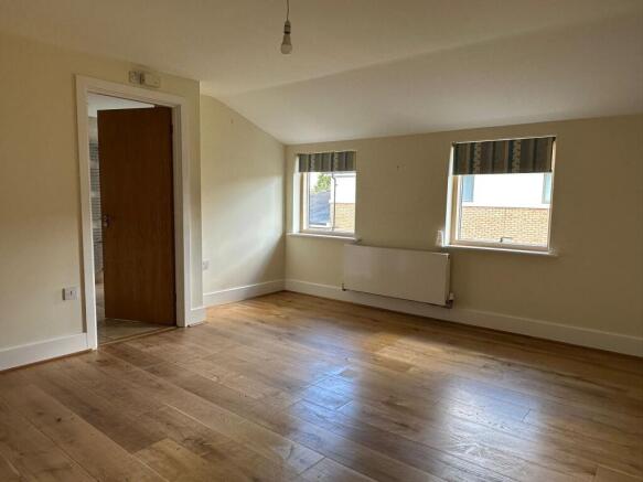 4 bed Town House for sale Image 10