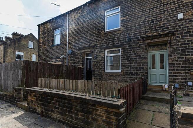 4 bed Terraced to rent in huddersfield