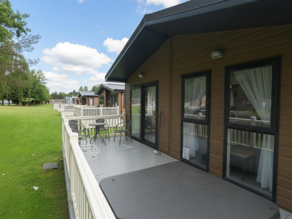 2 bed Park Home for sale Image 9