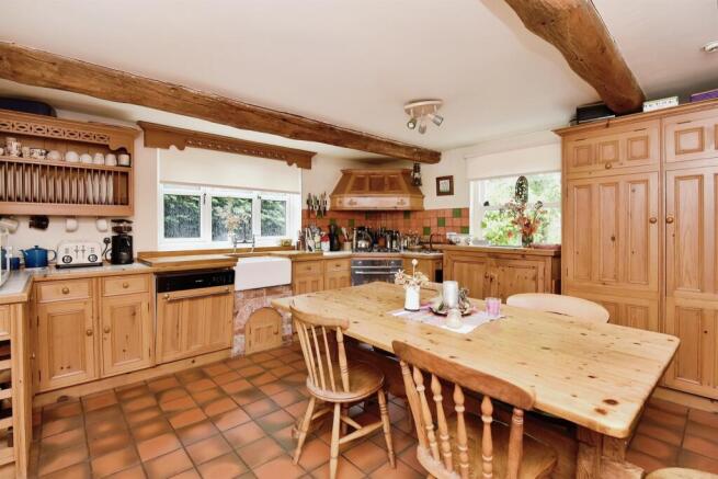 Farmhouse Style Kitchen: