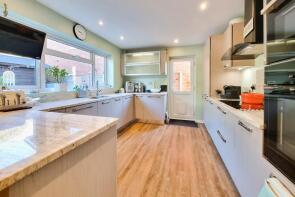 7, Crest Close, Fareham PO16 8RZ