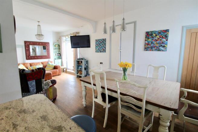 Melvin House dining area.jpg