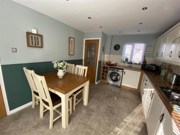 Kitchen: