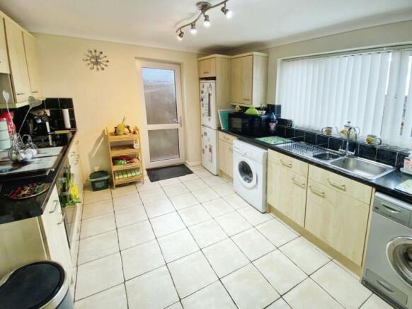 a2ce29b9-Kitchen.jpg