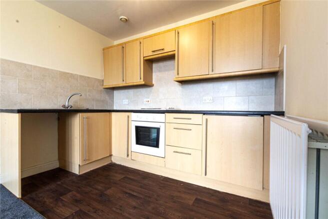 2 bed Apartment to rent Image 5