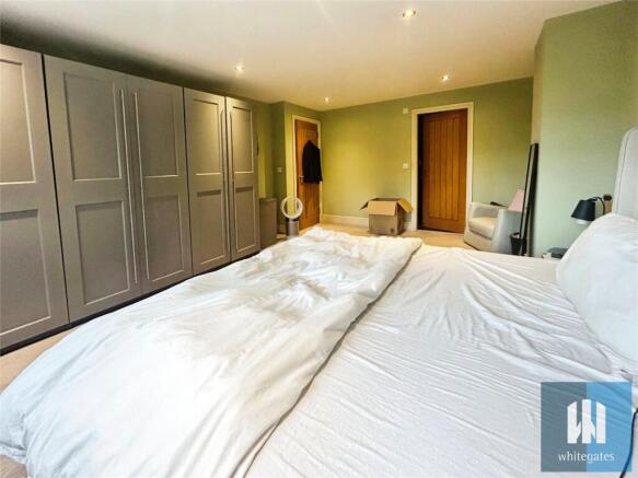 4 bed Detached to rent Image 5
