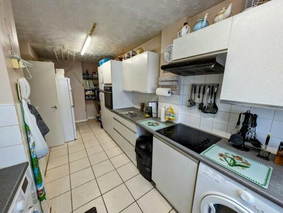 kitchen 2.jpg
