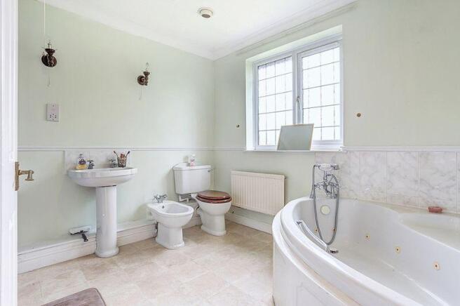 FAMILY BATHROOM