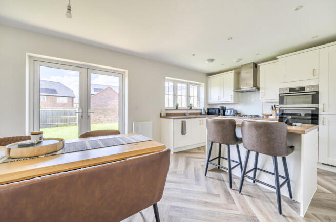 1340444-11-68b5b2...