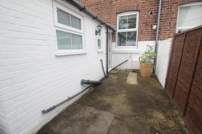 2 bed Terraced to rent Image 11