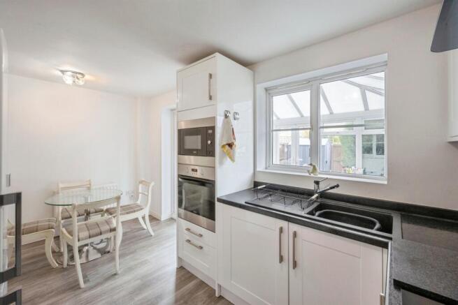 3 bed Town House for sale Image 8