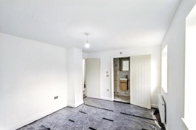 4 bed Semi-Detached for sale Image 11