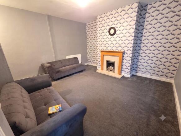 2 bed Terraced to rent Image 4