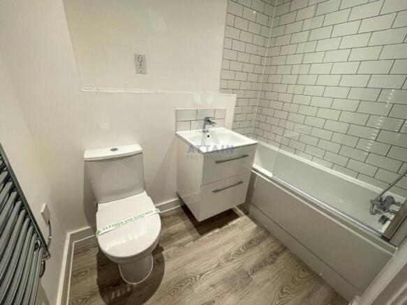 Bathroom 1.jpg