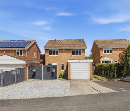 4 bed Detached for sale