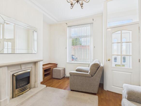 CAM03729G0-PR0129-STILL003