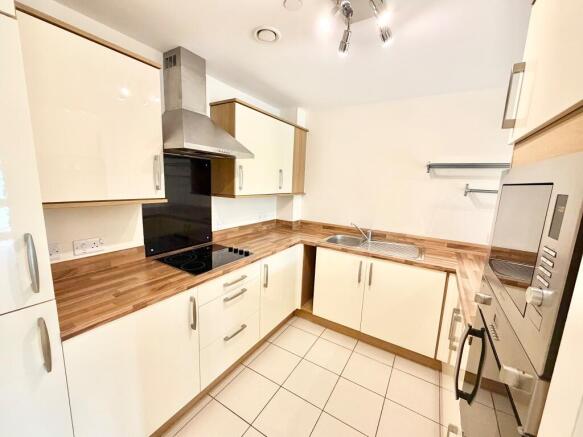 2 bed Apartment for sale Image 4