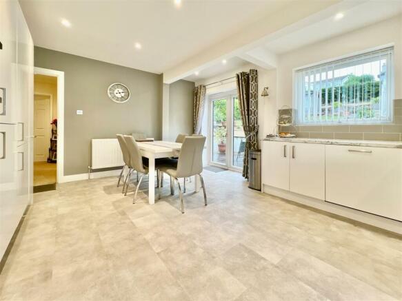 Dining Area.JPG