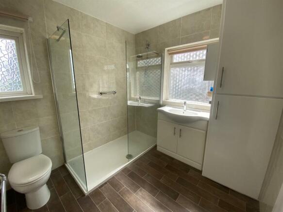 SHOWER ROOM.jpg