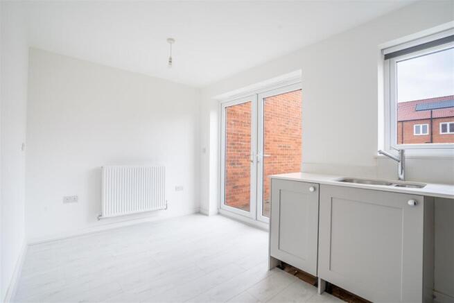 2 bed Semi-Detached to rent Image 5